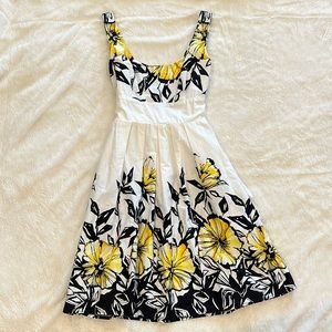 Floral knee length dress 💛